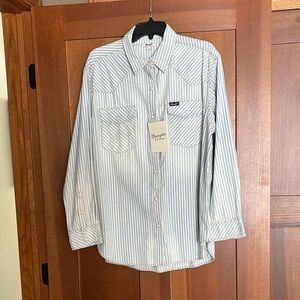 NWT Wrangler White and Blue Striped Button Down Shirt